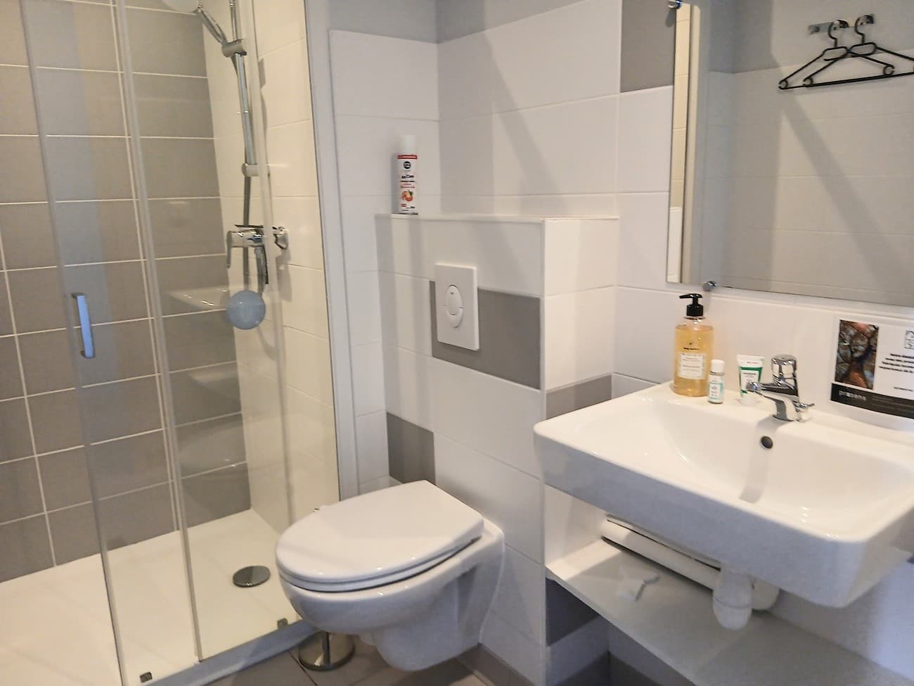 nueil-les-aubiers-gite-le-cadre-vert-salle-de-bain