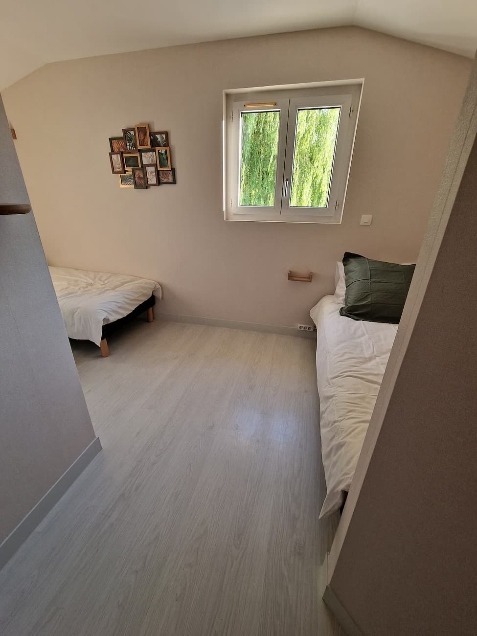 nueil-les-aubiers-gite-le-saule-en-scie-chambre3