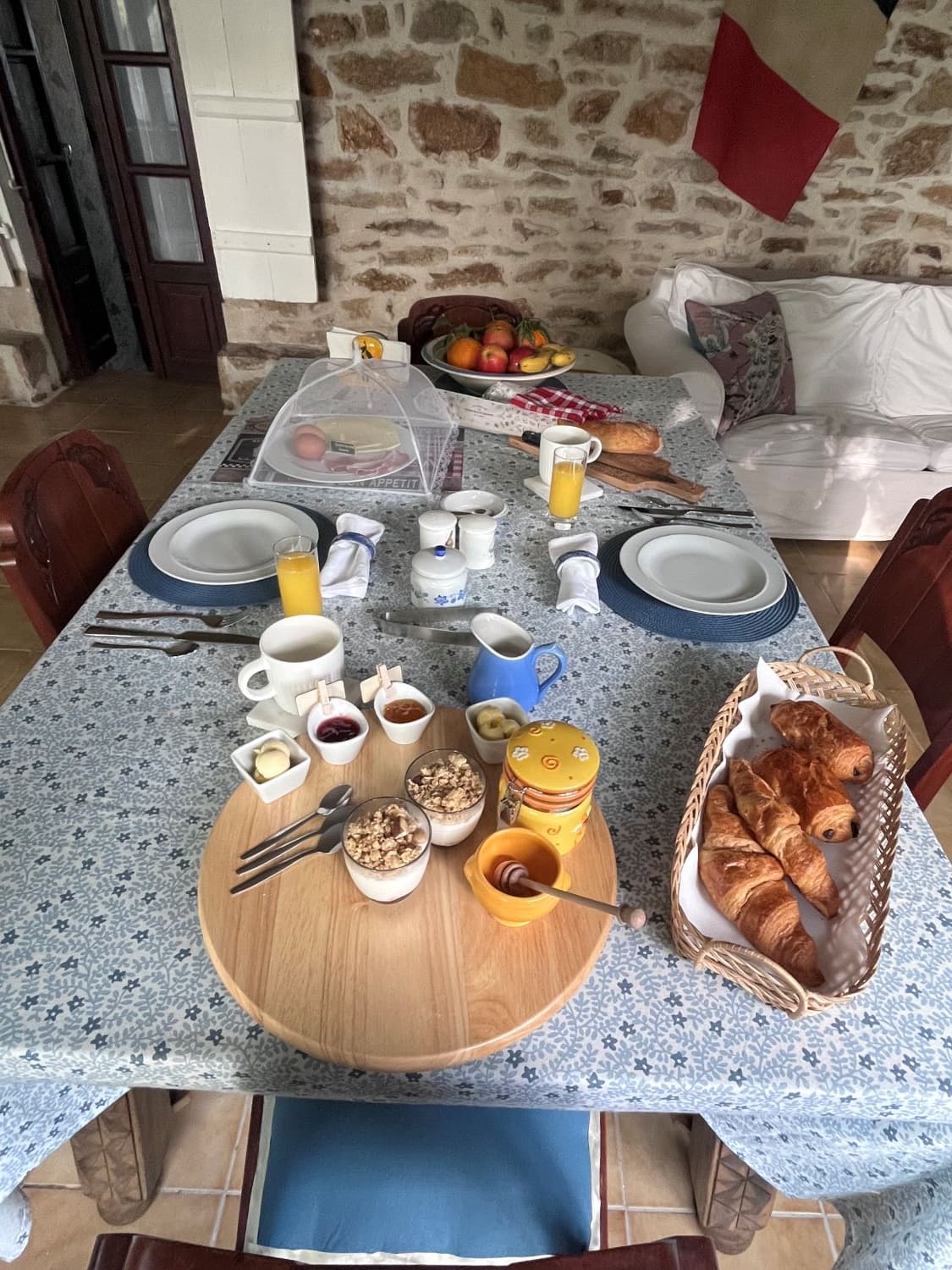 petit-dej - Le Cantou - Affieux © N Jones