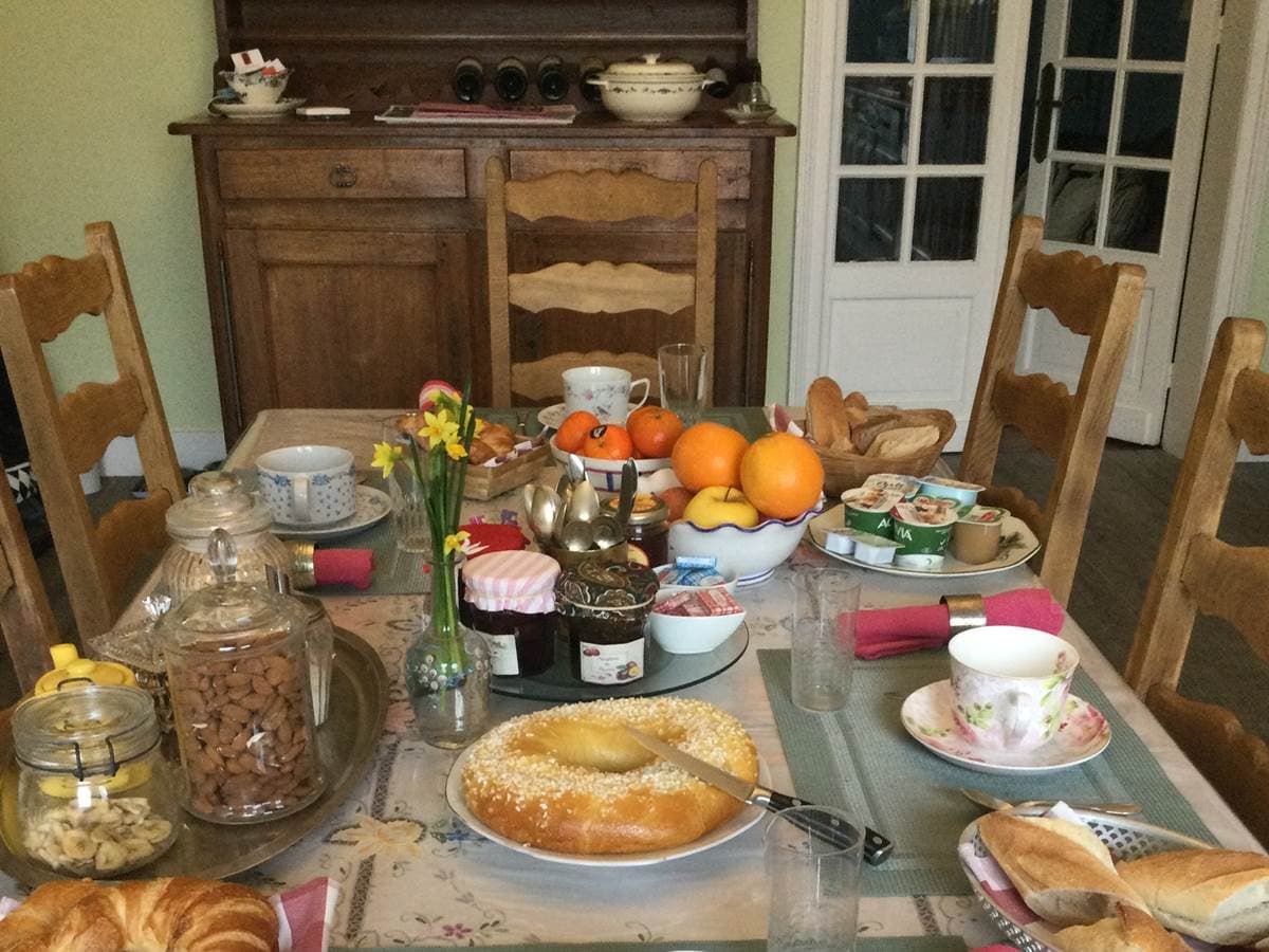 petit dejeuner Chambre d'hôtes de la Croix Blanche à Dax avec Gîtes de France La