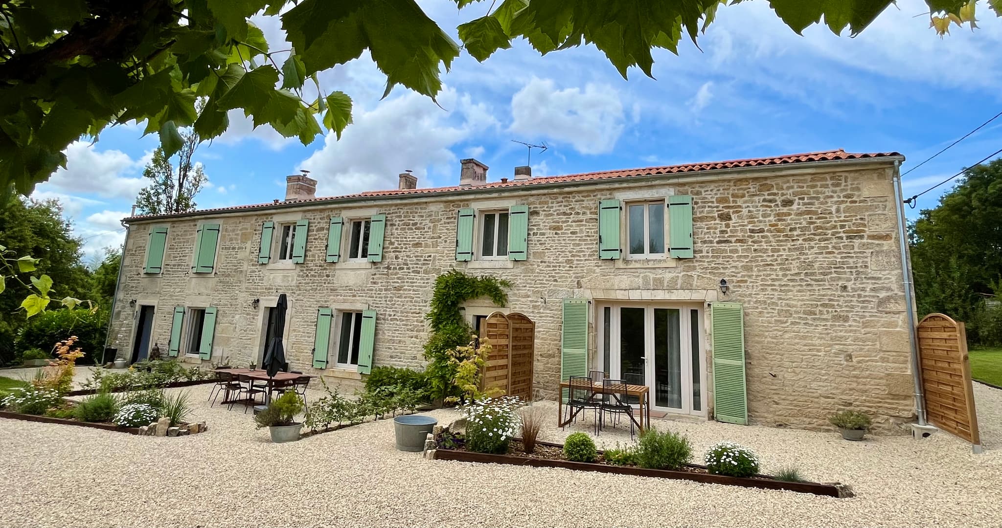 photo façade complète Tilleul Étoilé