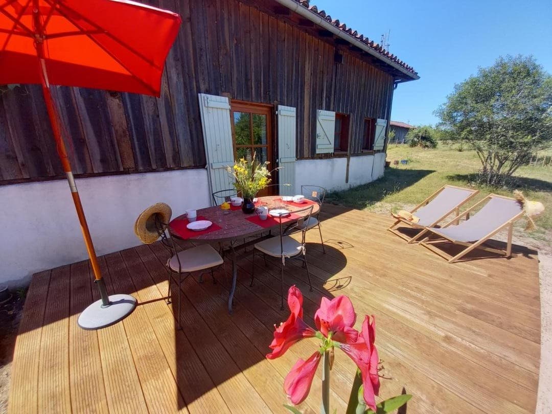Autre vue terrasse du Gîte du Platane à Bélis 10203 avec Gites de France Landes