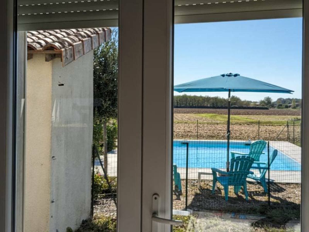 piscine vue d'intérieur