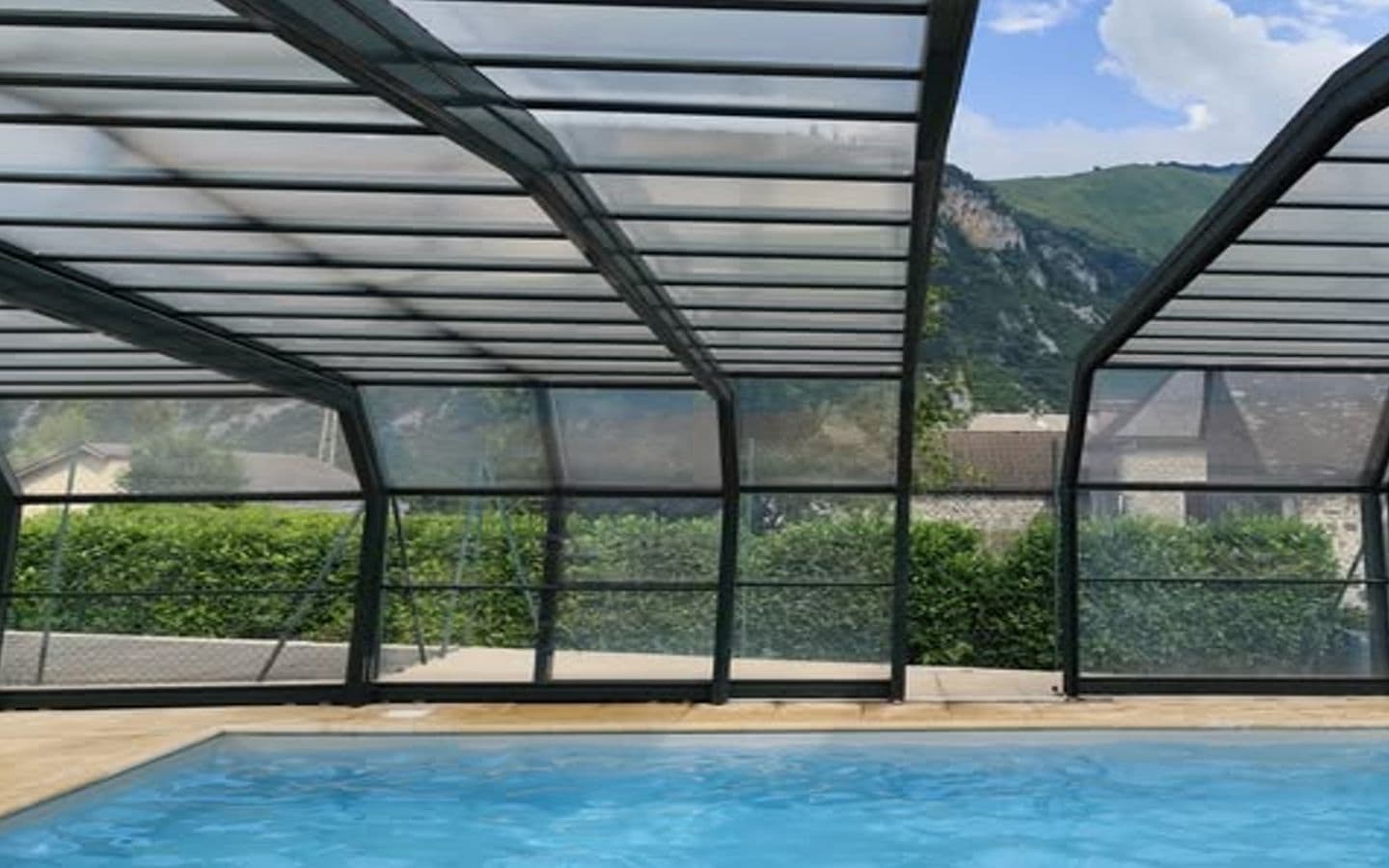 piscine vue montagne de juin à fin septembre