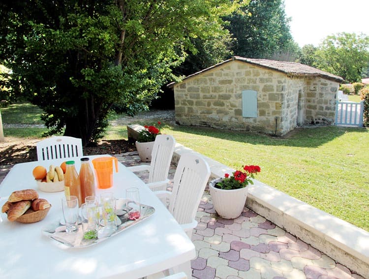 puysserampion-les-bardots-tilleul-terrasse
