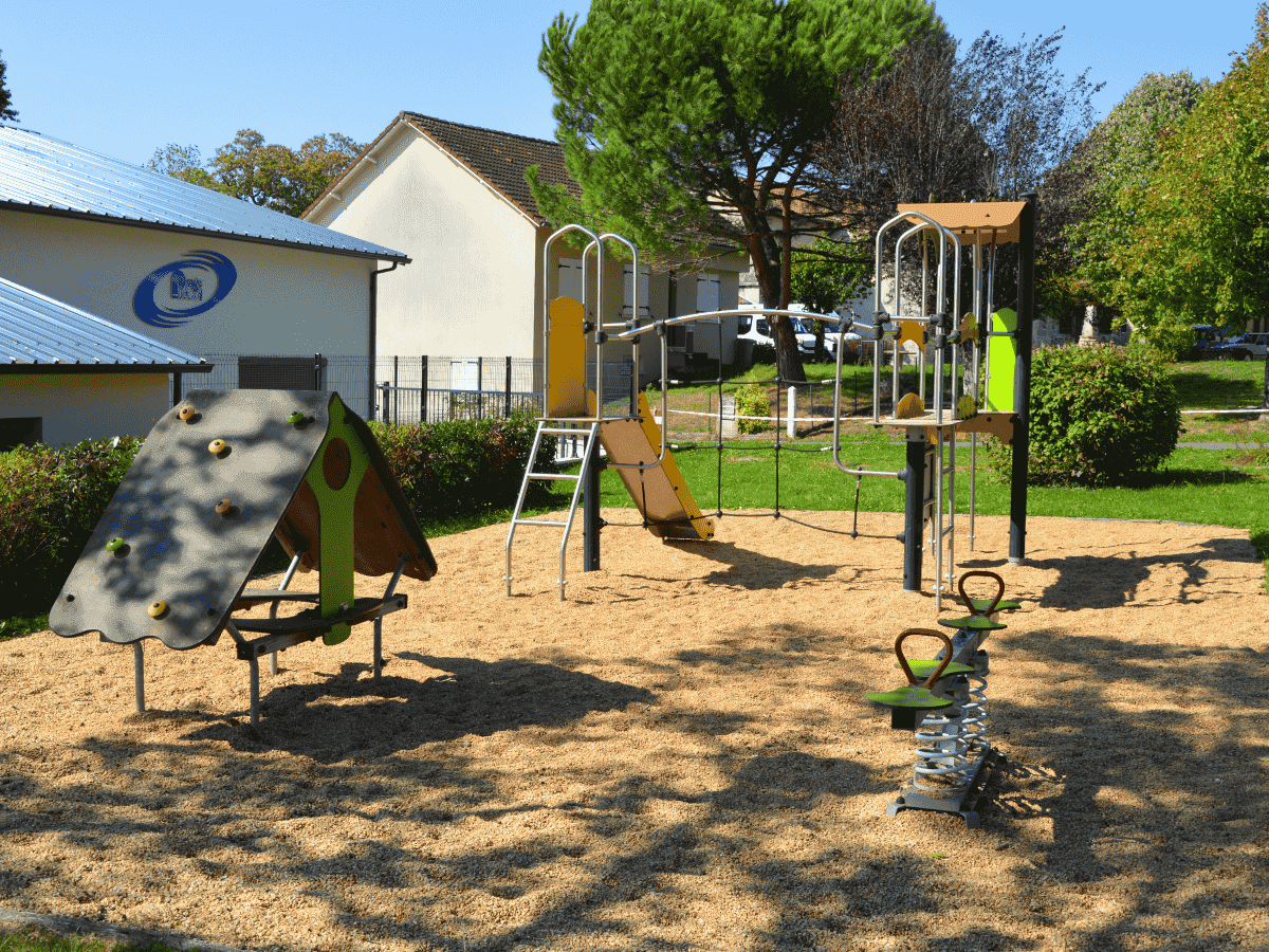 Aire de jeux pour enfants - Meilhac