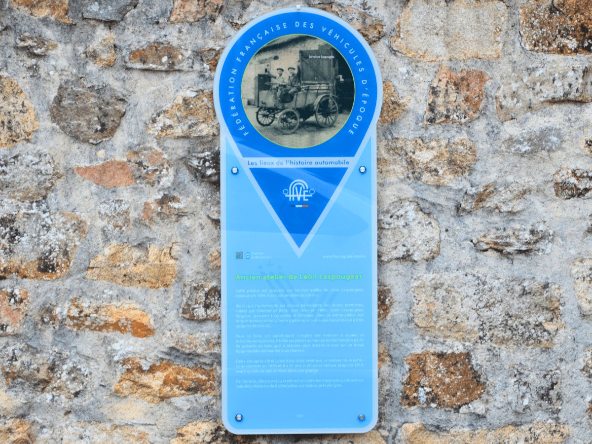 Plaque patrimoniale de l'ancien atelier de Léon Laspougeas - St-Priest-Ligoure