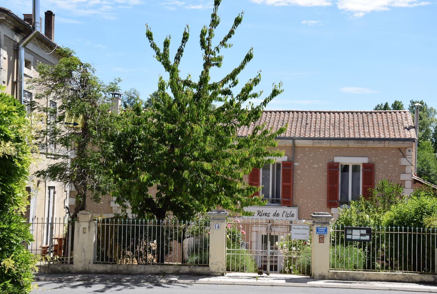 Rives-de-lisle-cote-rue