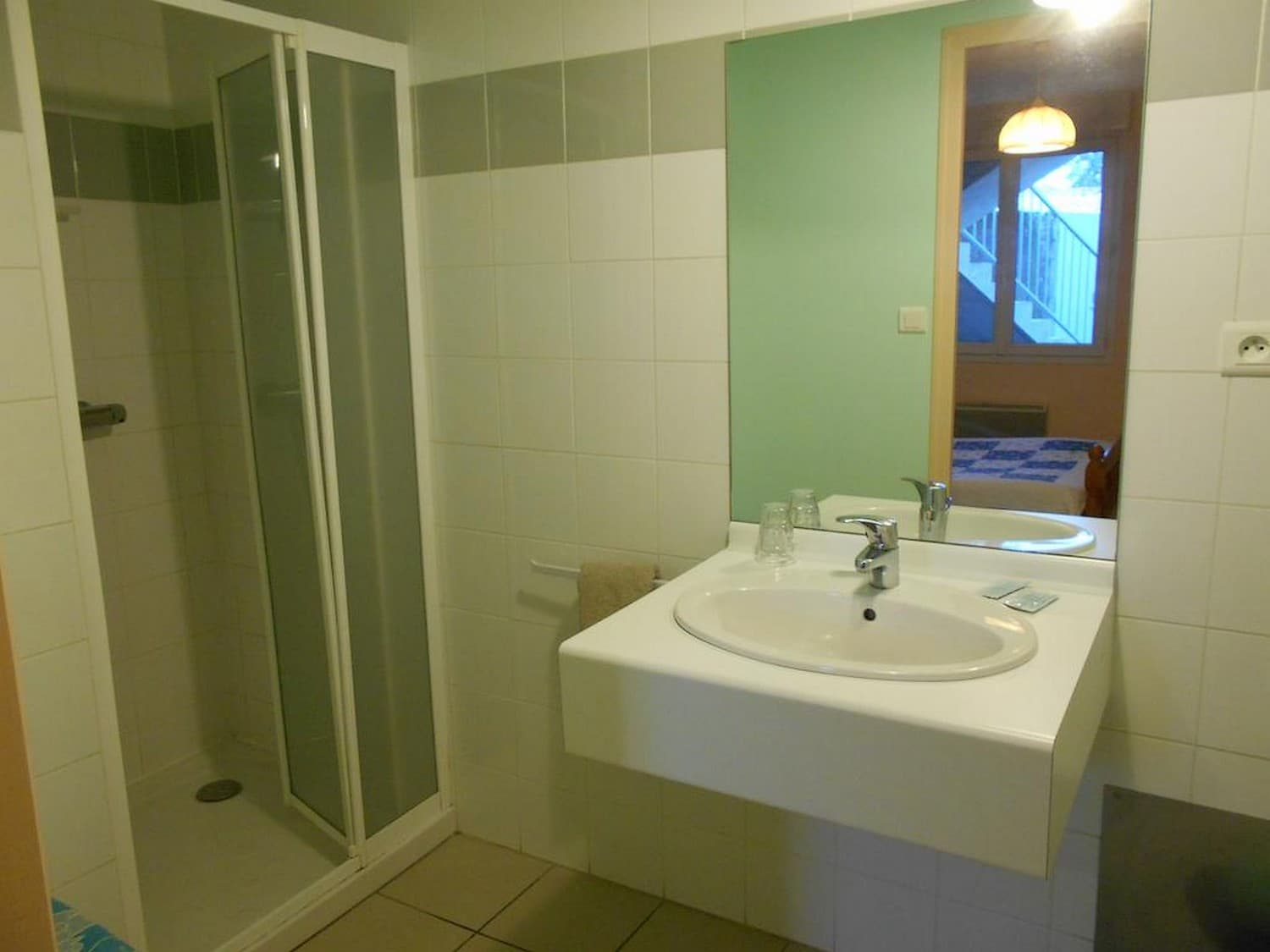 rorthais-hotel-chez-seb-et-claire-salle-deau-douche