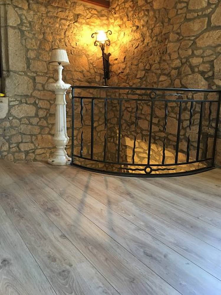 saint-amand-sur-sevre-gite-10-15-min-du-puy-du-fou-etage