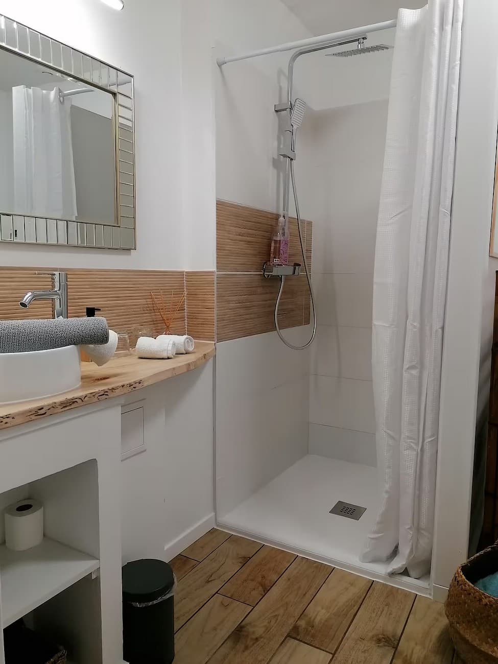 saint-amand-sur-sevre-le-petit-gite-du-fou-douche