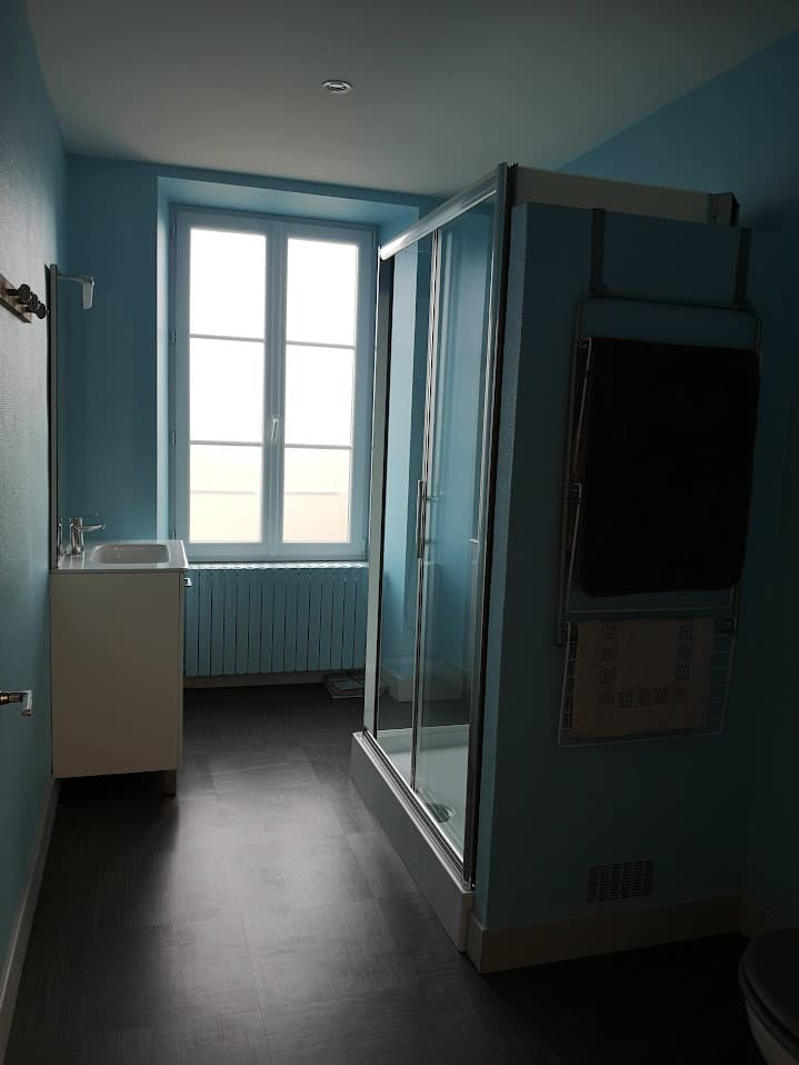Salle de bain partagée
