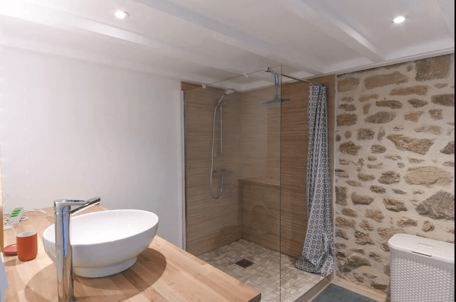 salle de bain rez-de-chaussée - La Grande du Massoubrot