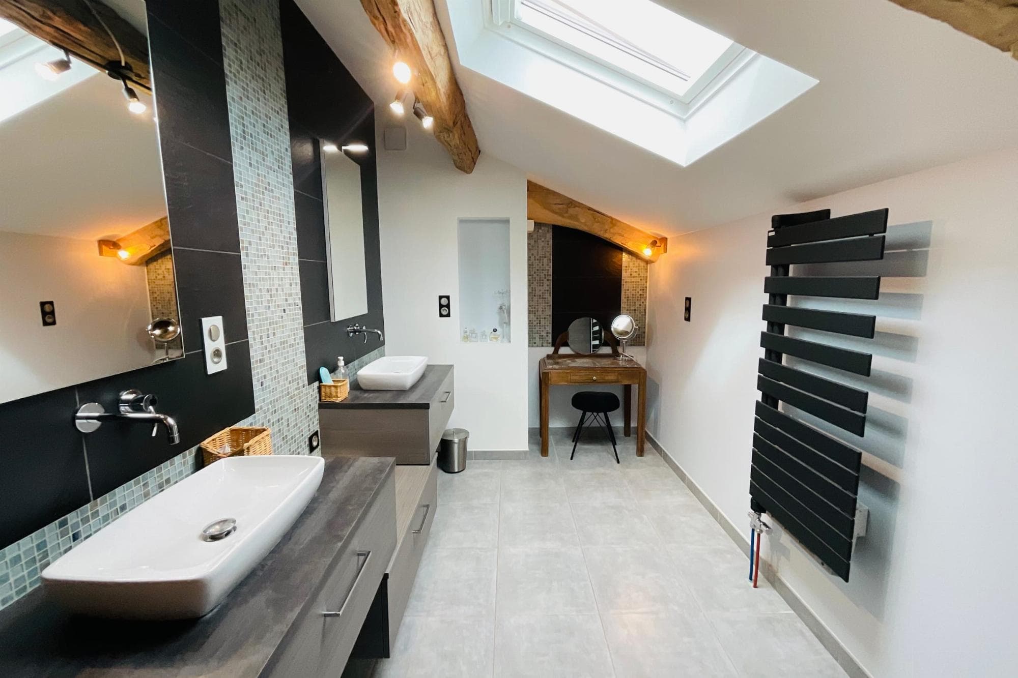 salle-de-bain-maison-de-vacances-dans-le-lot-et-garonne.3755581