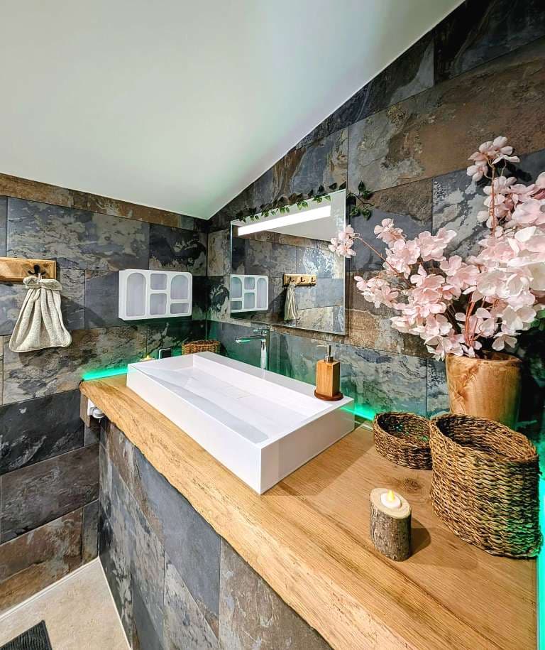 salle-de-bain-portrait-1-scaled