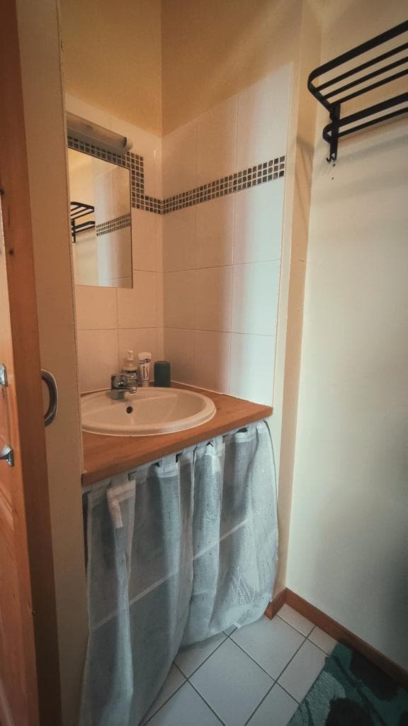 partie avec lavabo - chambre 1