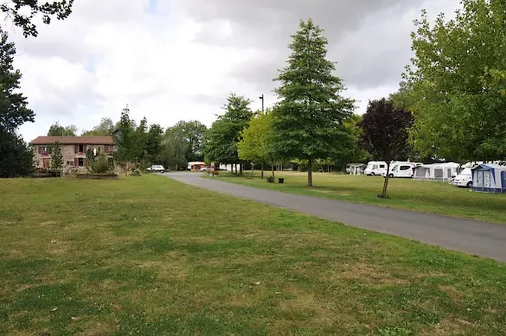 st-amand-sur-sevre-aire-de-camping-car-moulin-de-chaligny