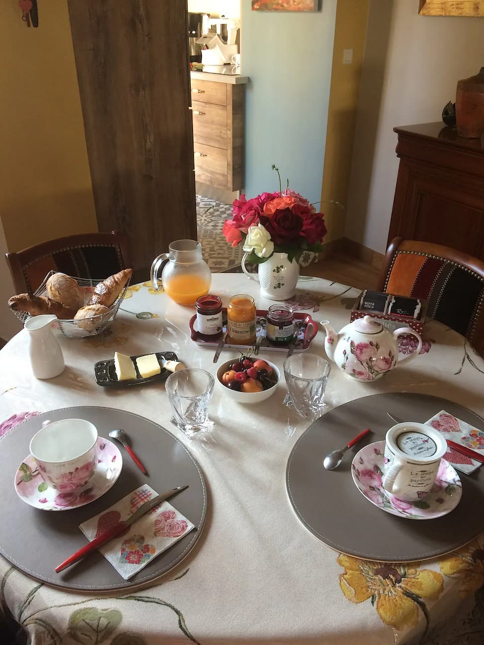 st-amand-sur-sevre-chambre-dhotes-aux-portes-du-puy-du-fou-petit-dejeuner