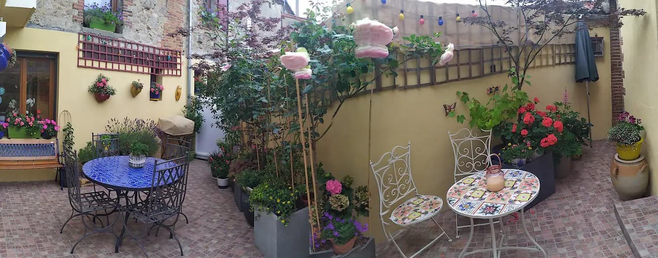 st-amand-sur-sevre-chambre-dhotes-aux-portes-du-puy-du-fou-terrasse