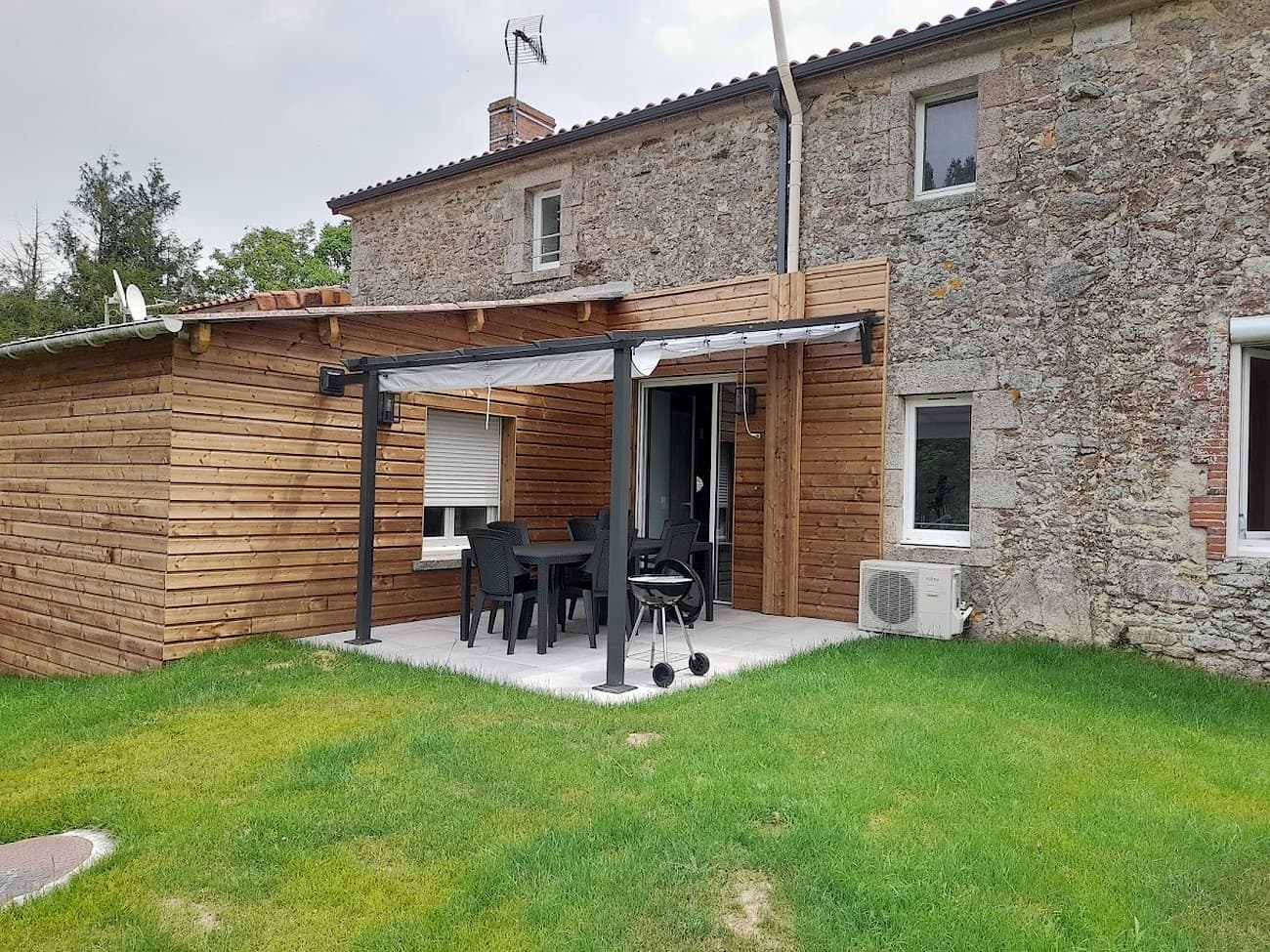 st-amand-sur-sevre-gite-la-rimbaudiere-terrasse
