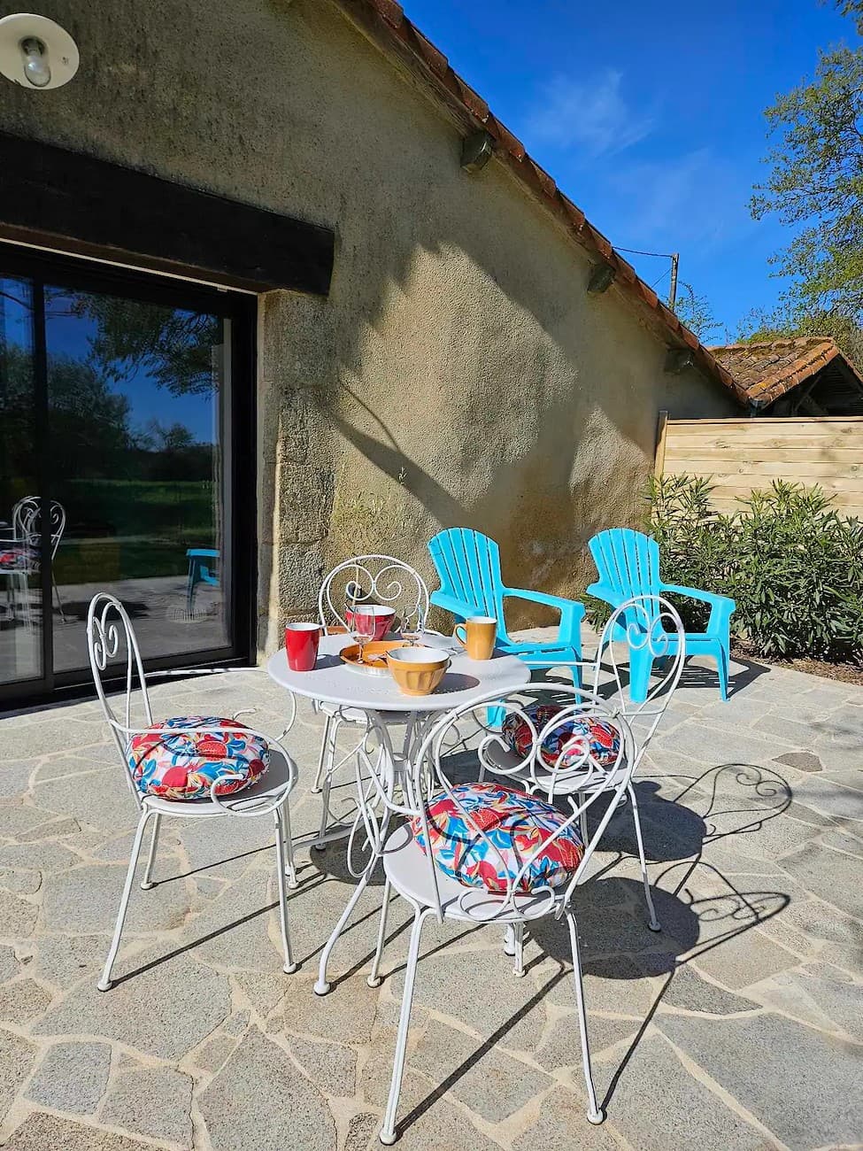 st-amand-sur-sevre-maisonnette-independante-2-4pers-terrasse