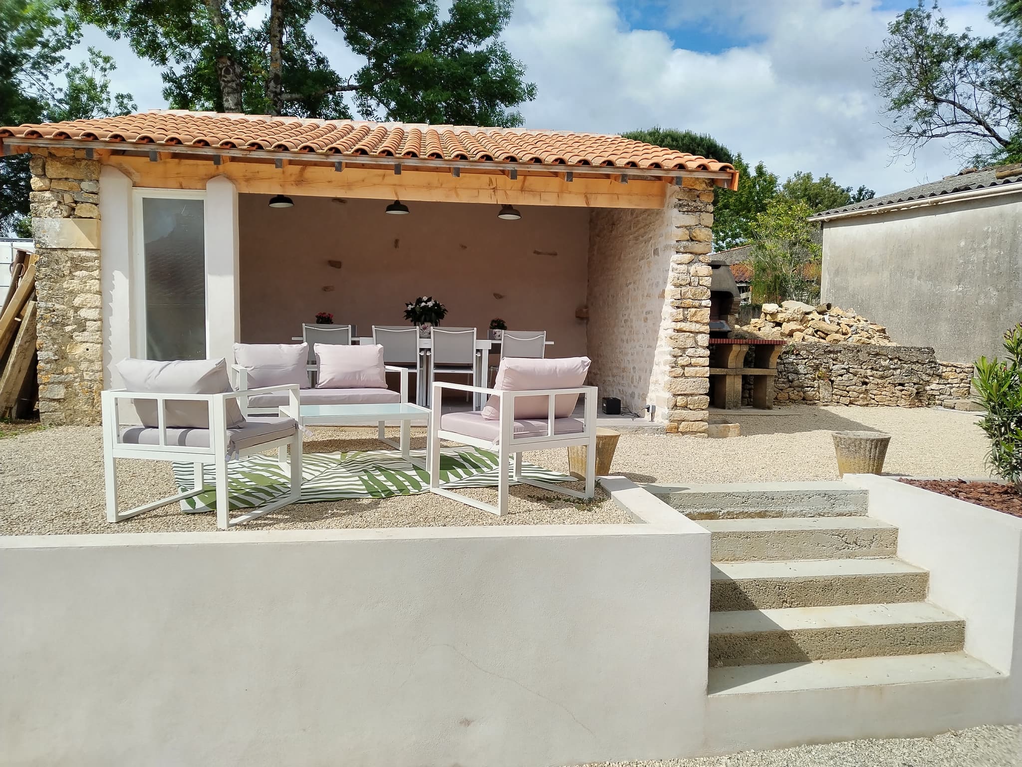 terrasse - préau - barbecue