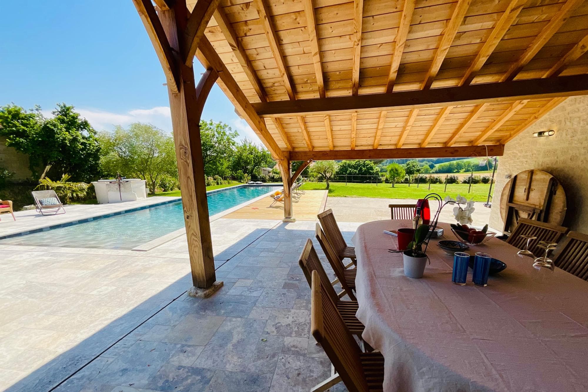 terrasse-ombragee-pour-les-repas.3755624