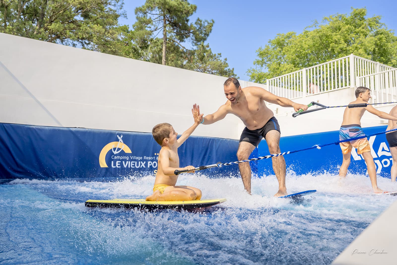 camping le Vieux Port vieux-port-surfing-wave-(2)