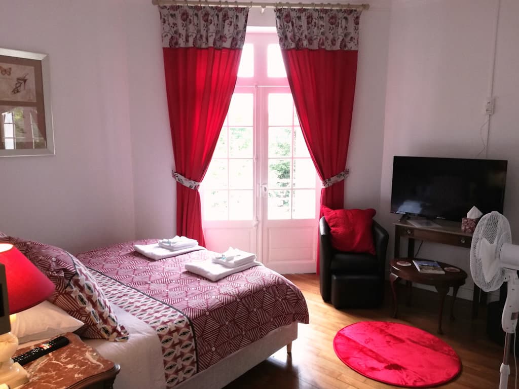 vue-de-chateau-excideuil-chambre2