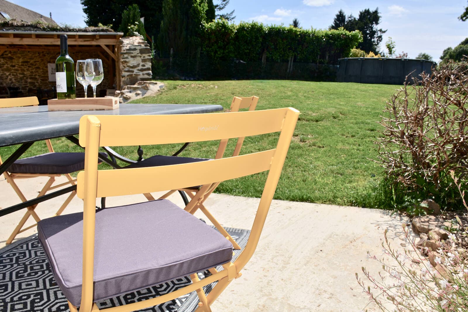 zwembad-vakantiehuis-lott-saint-germain-les-belles-opbouw-zwembad-terrassen