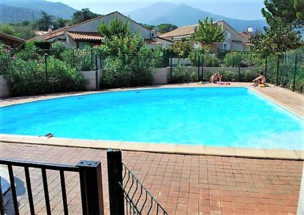 Piscine commune de la résidence