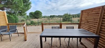Terrasse et vue extérieure