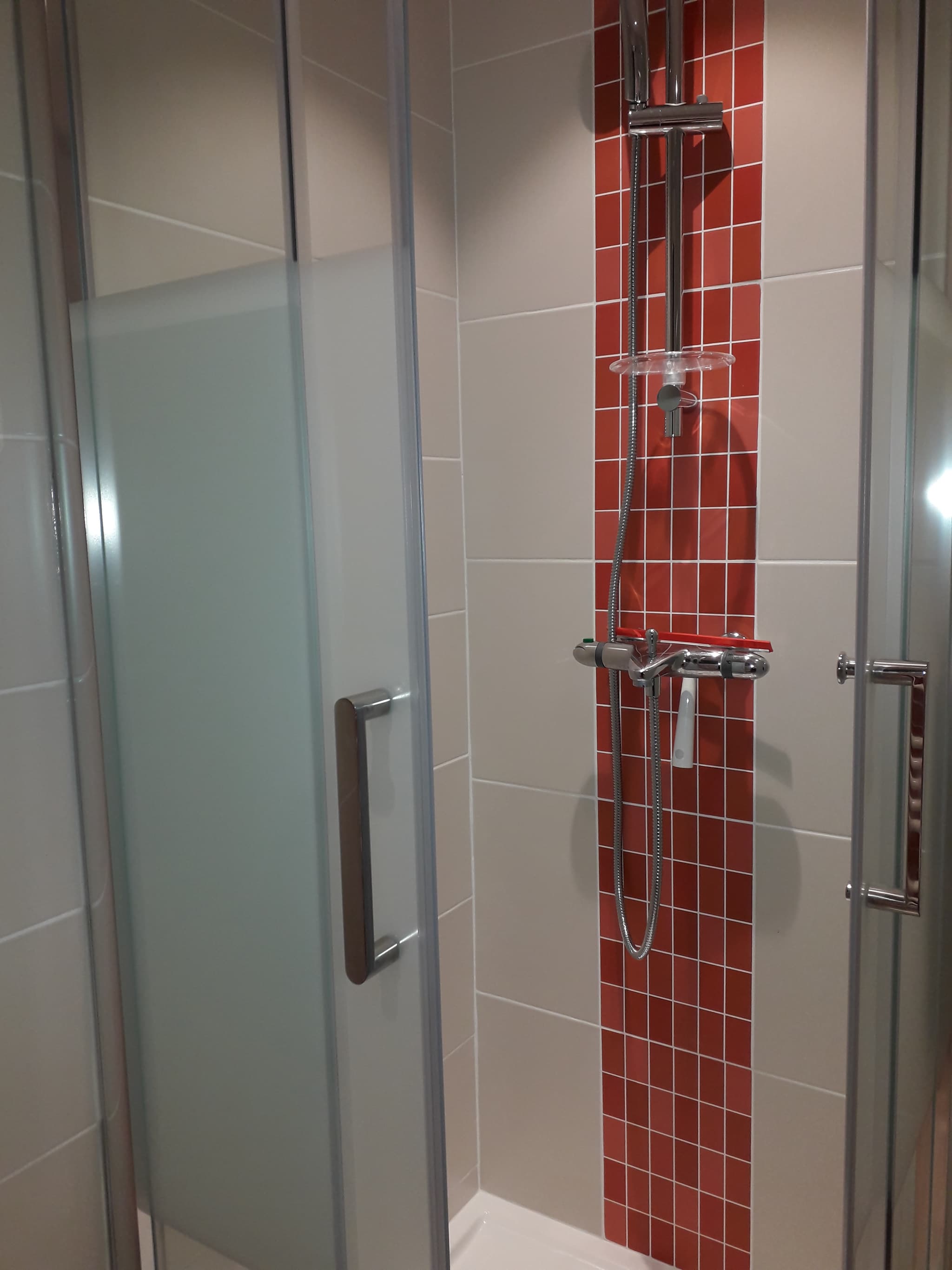 8_Atmosphère douce et cosy_salle-de-bain_Terrasse du soleil_ Font Romeu_changez d’altitude_20180725_215739