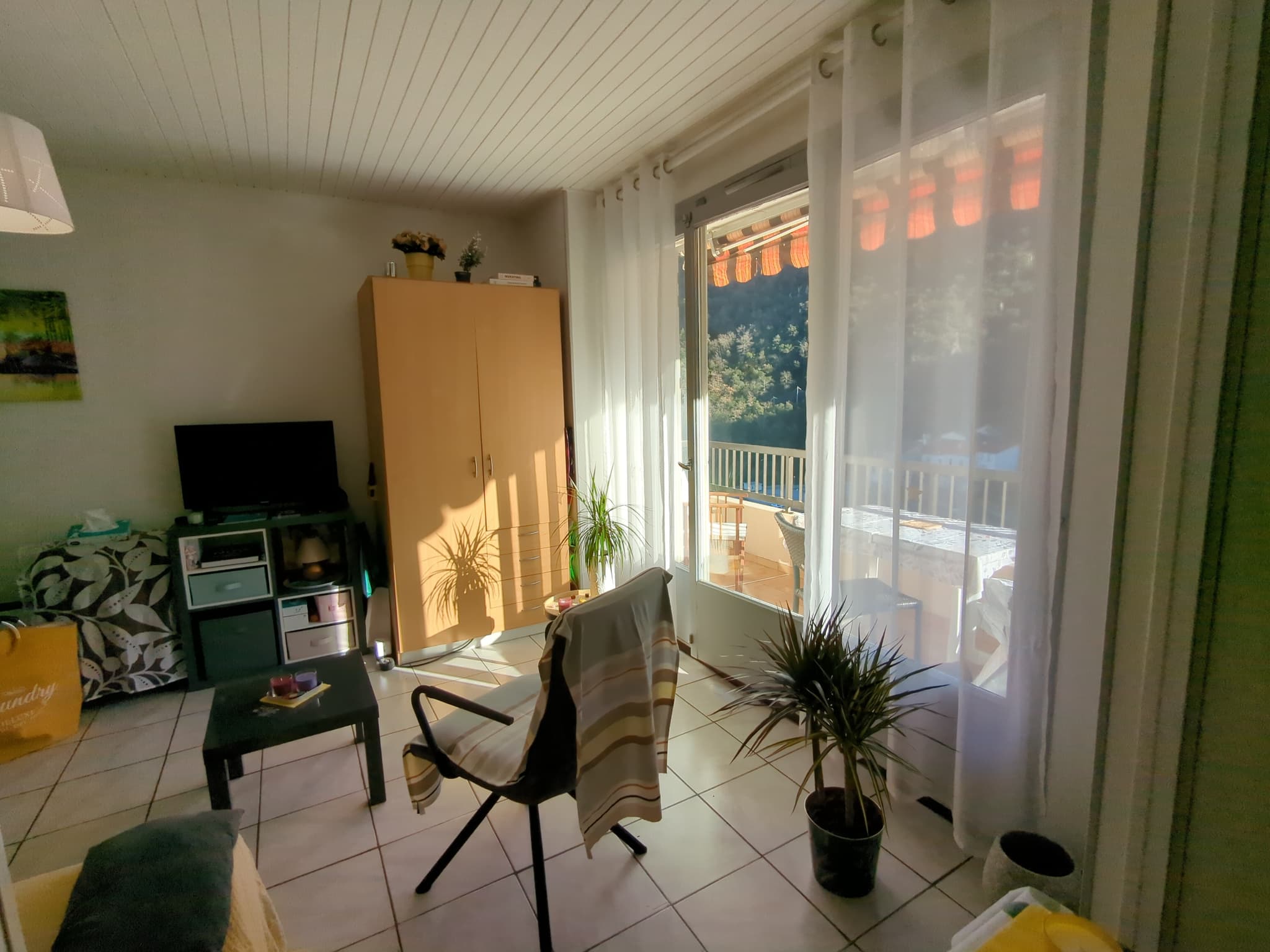 salon ouvrant sur balcon