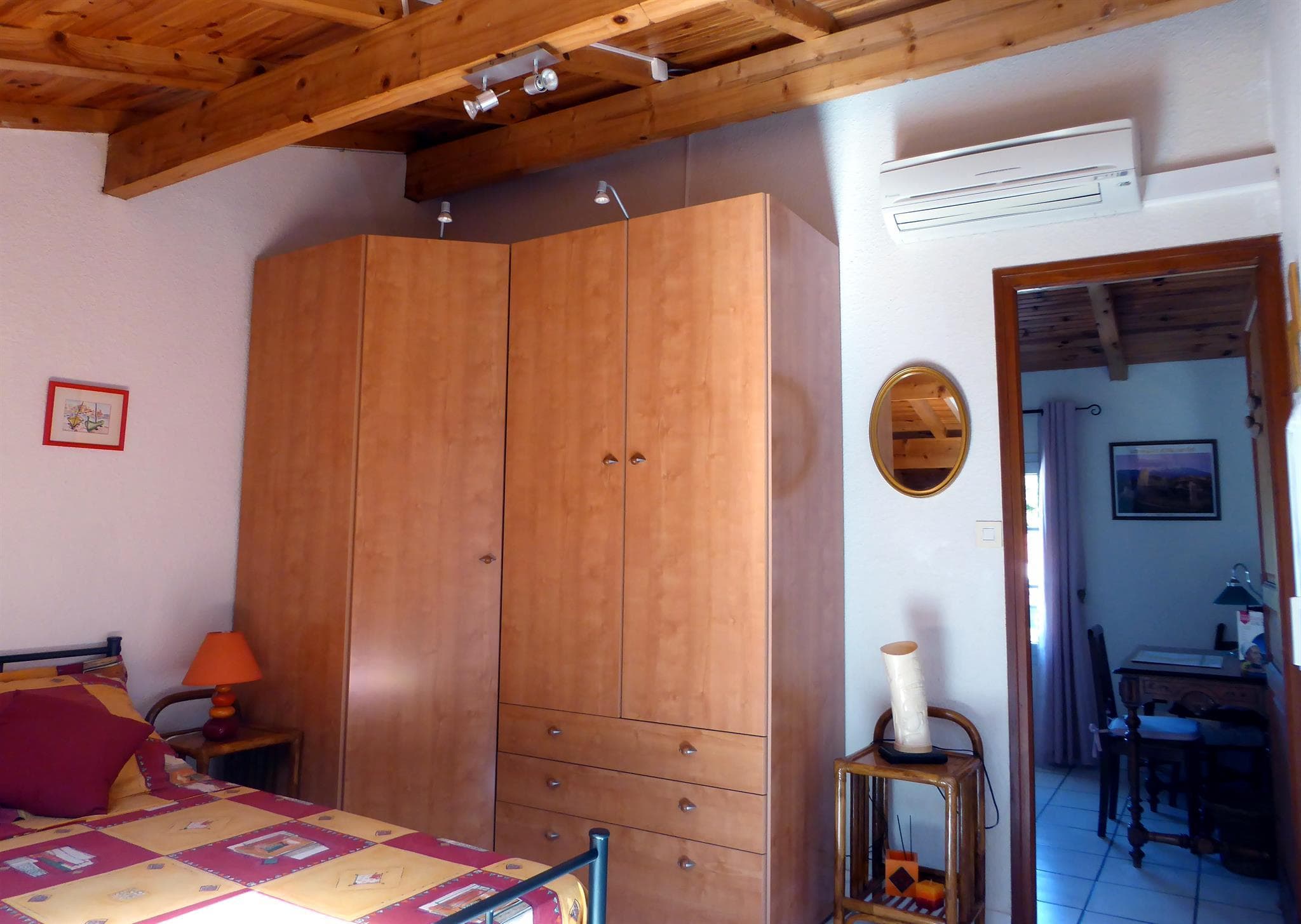 Entrée de la chambre fermée à l'étage_25