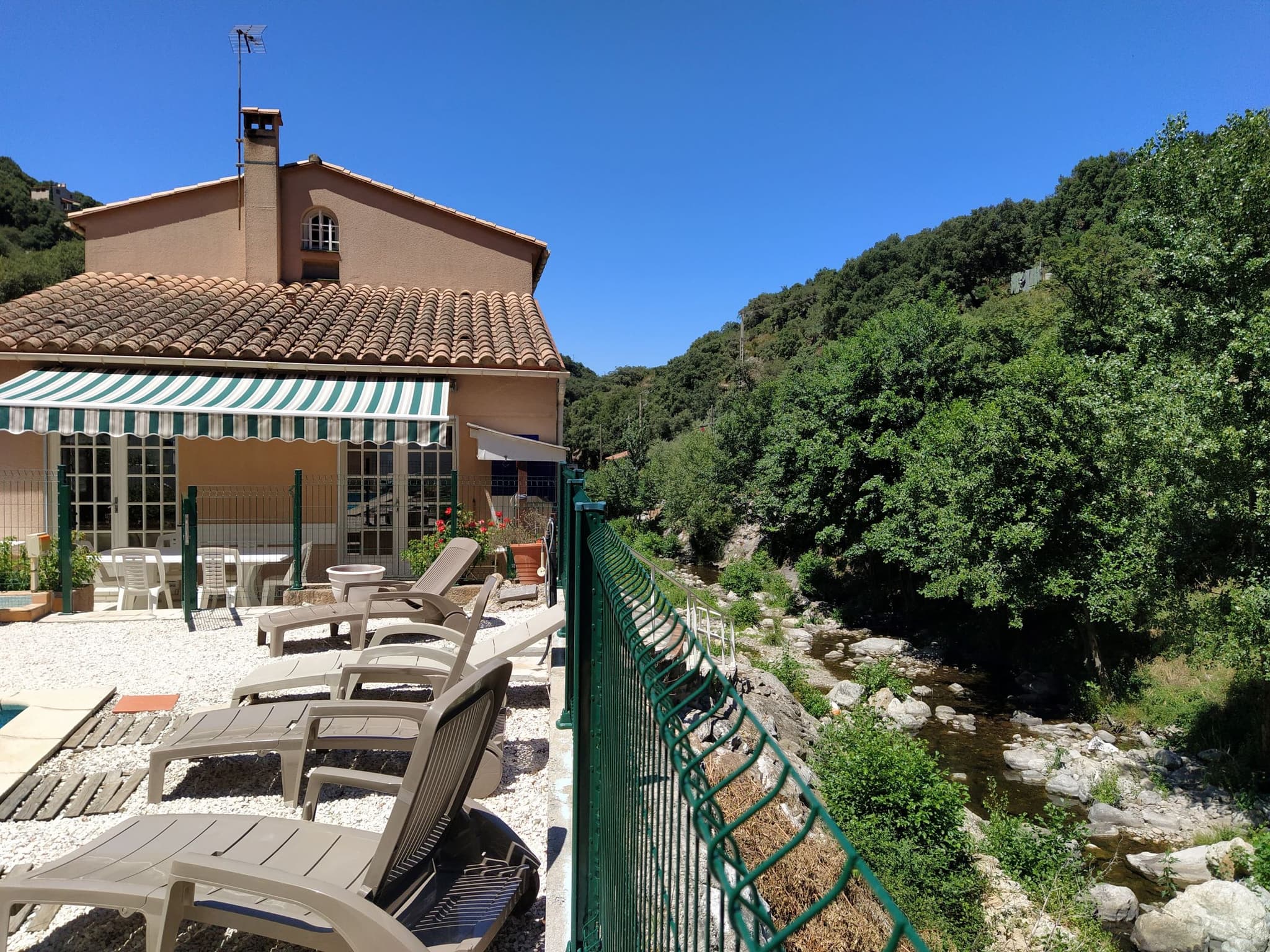 villa et rivière