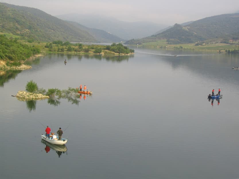 Pêche en barque lac sur l'AglyT