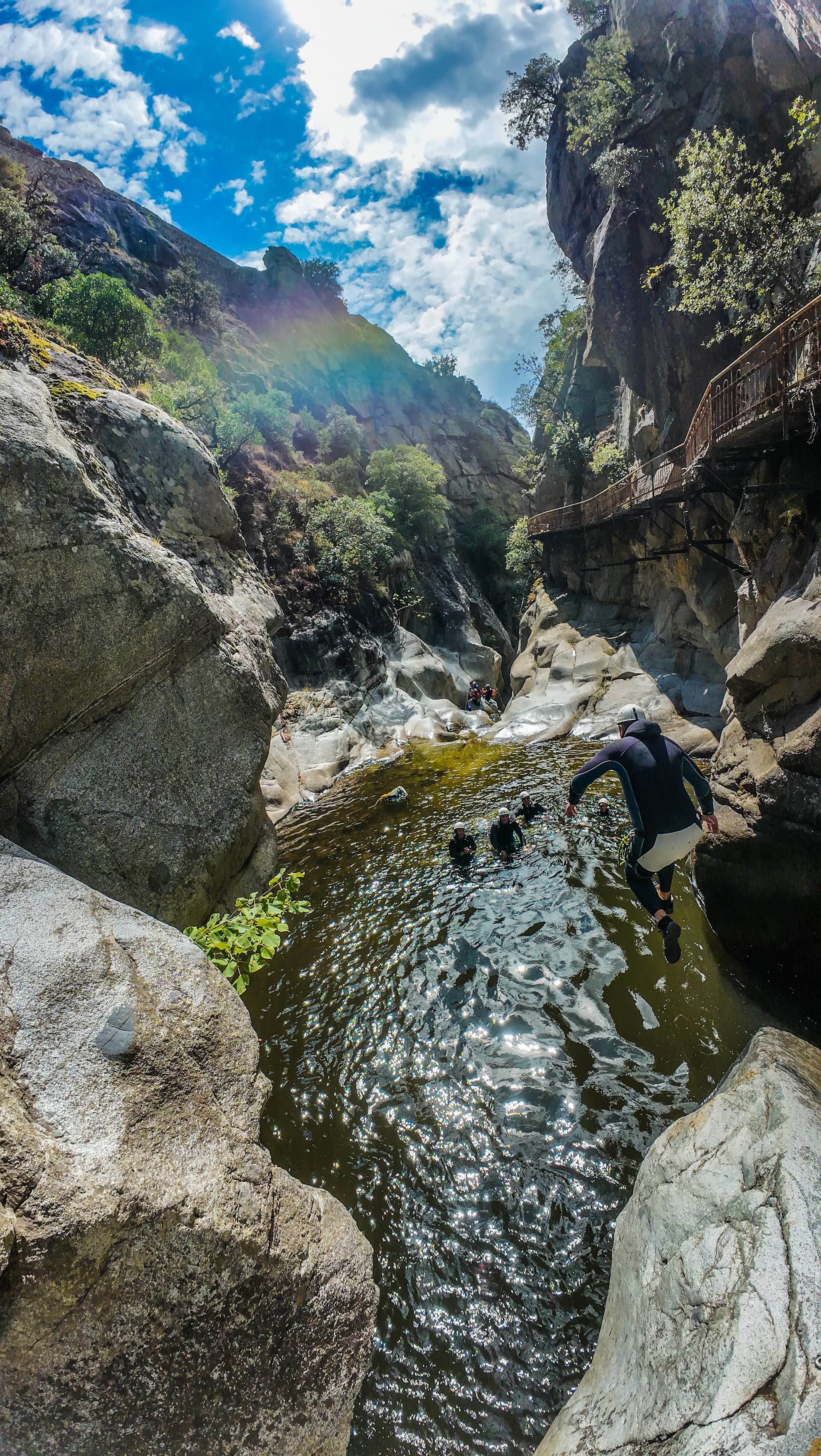 canyon canigou castellane famille molitg saut sous passerelle