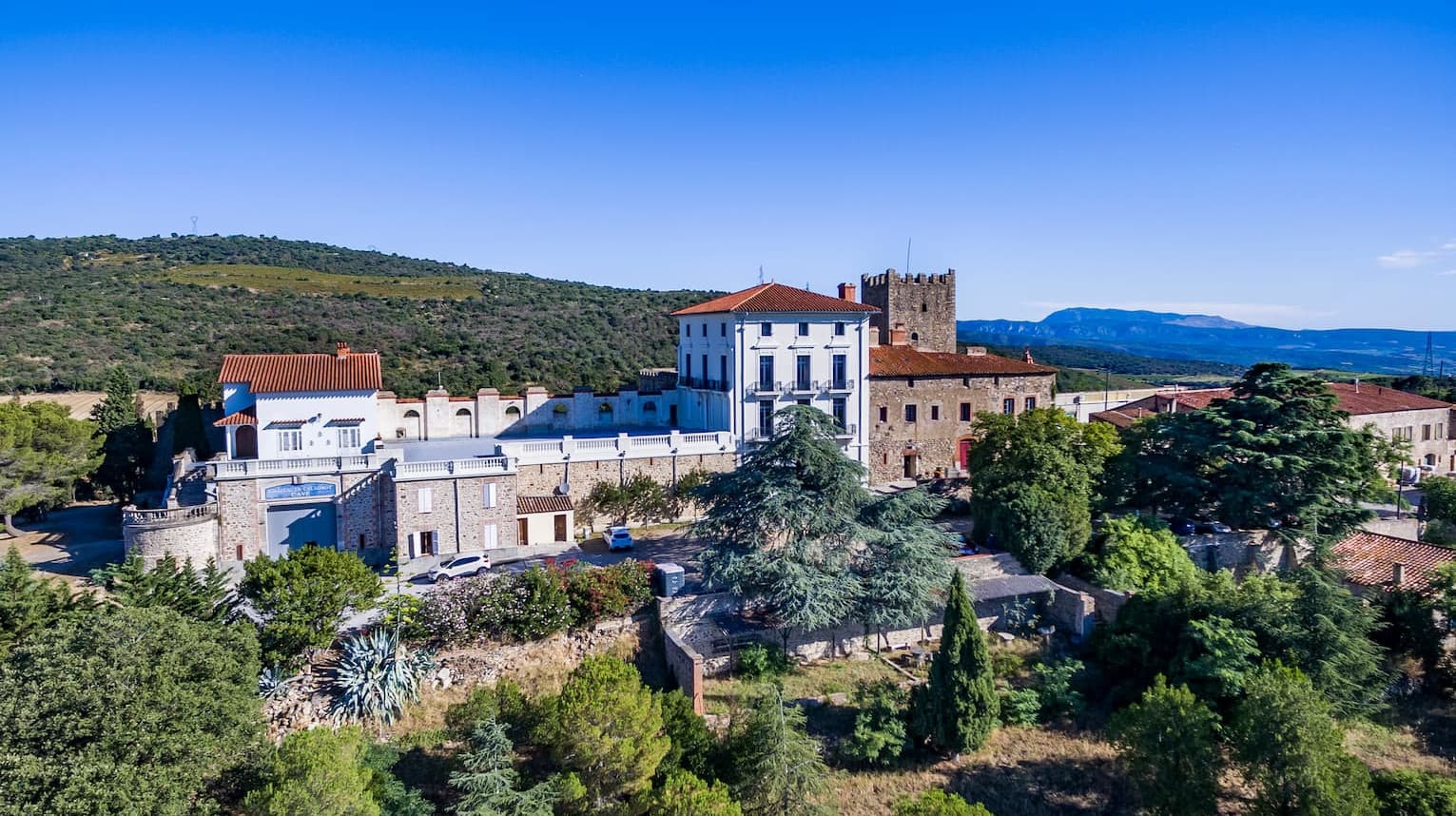 chateau-de-caladroy-vue-aerienne-belesta-web