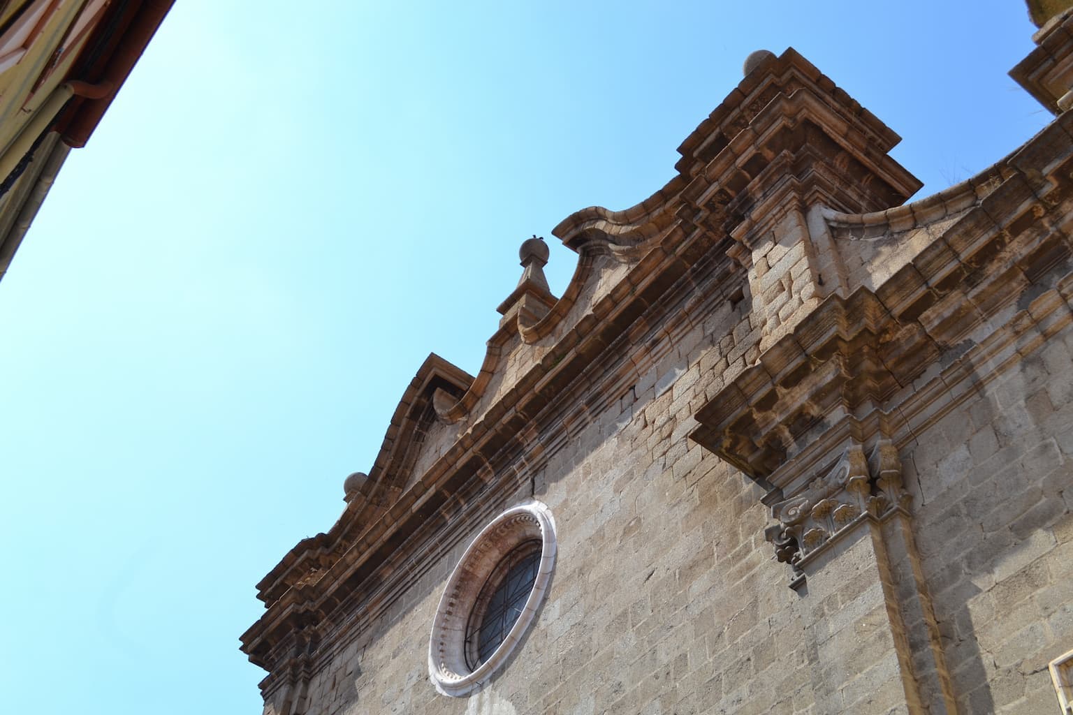 eglise-saint-etienne-oeil-de-boeuf-ille-sur-tet-web