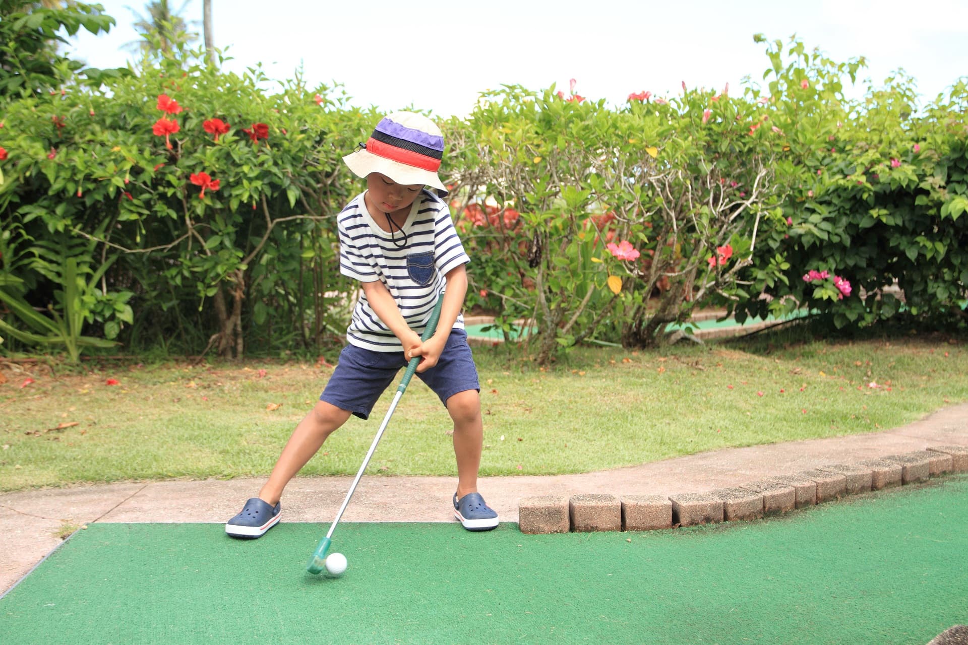 tropical golf 1920px