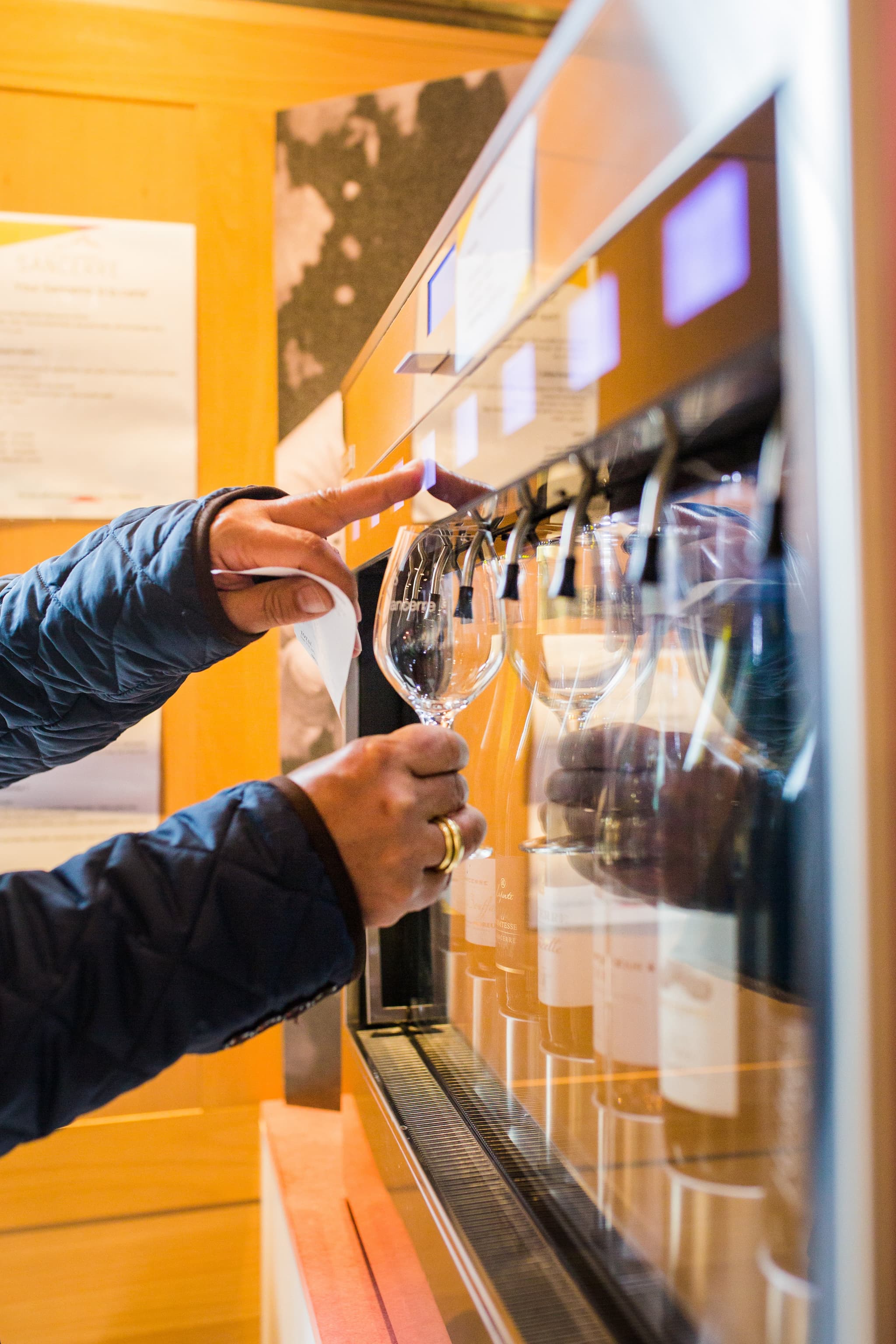 Distributeur de vin au verre