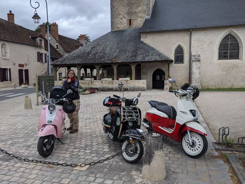 09-location-moto-scooter-ride-in-tours