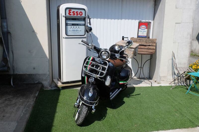 10-location-moto-scooter-ride-in-tours
