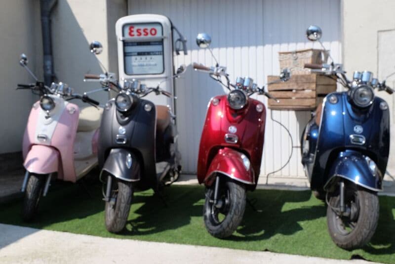 12-location-moto-scooter-ride-in-tours
