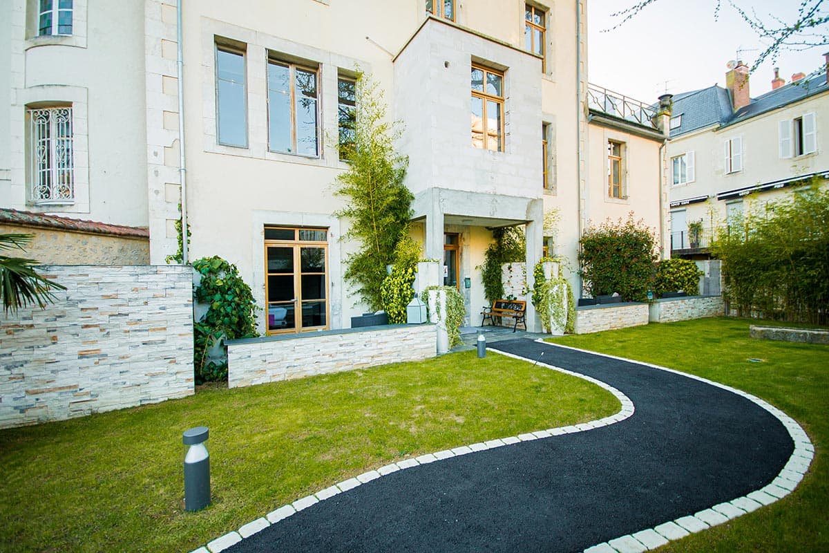 Exterieur-cour-parking