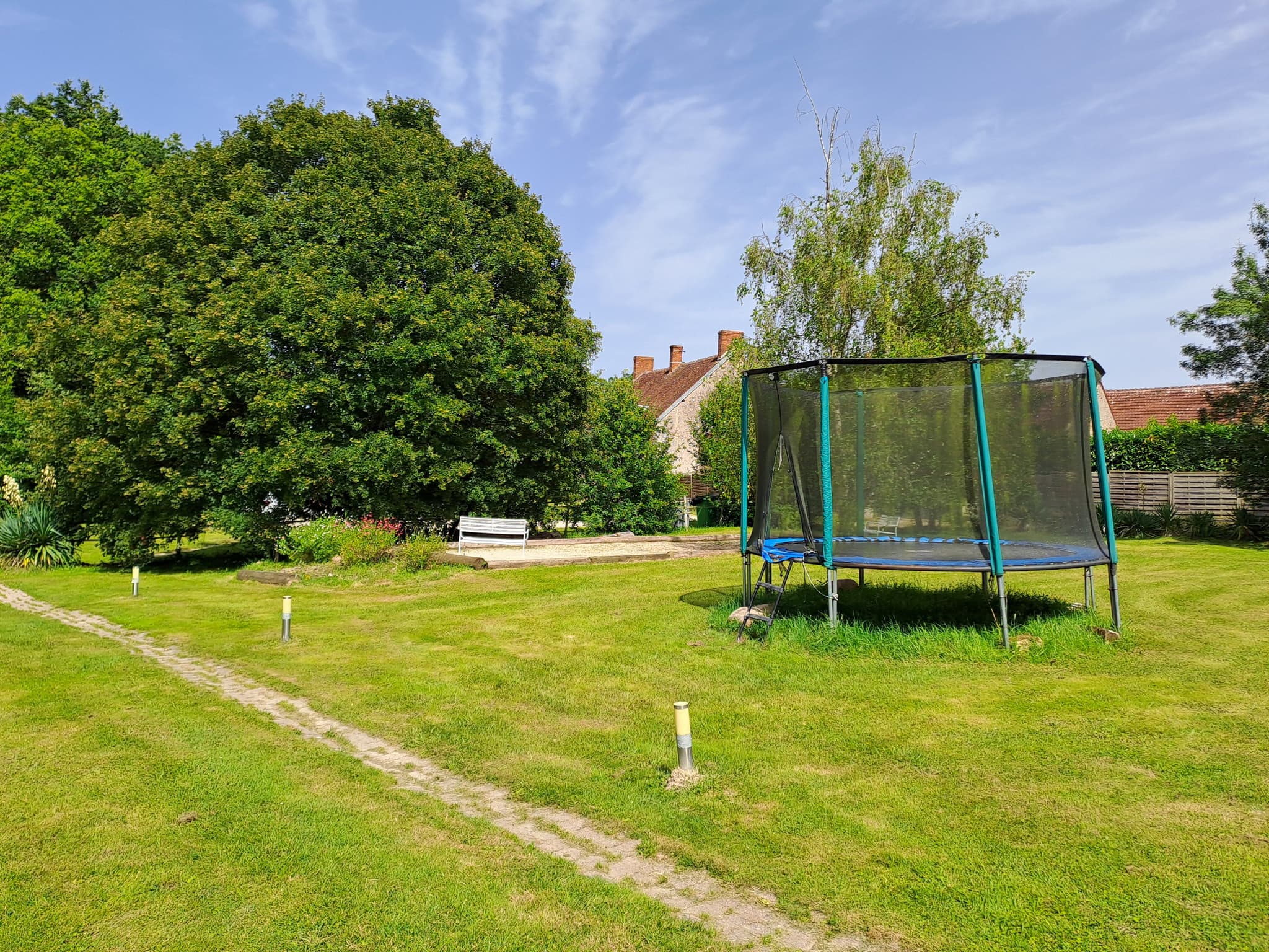 TERRAIN PETANQUE ET 2 EME TREMPOLINE