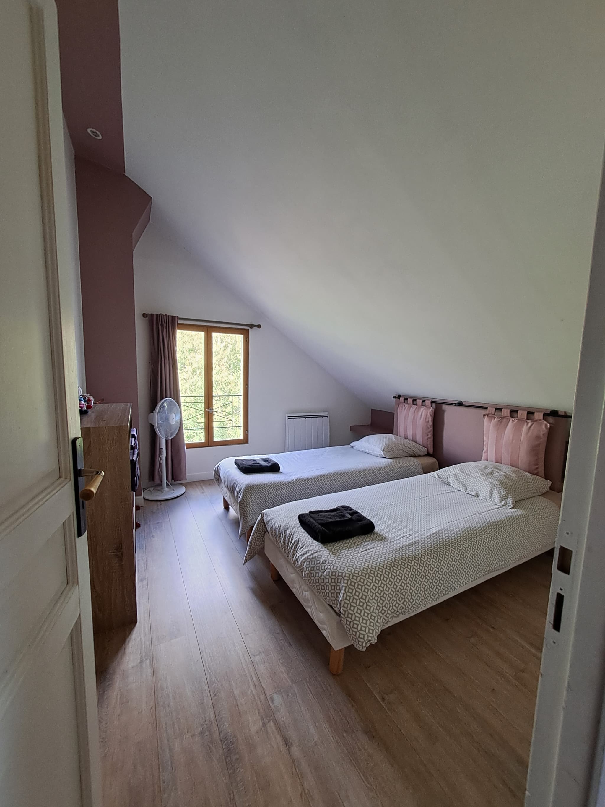 CHAMBRE 2 ETAGE