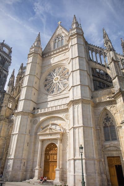 A.Rue-Orleans-cathetrale-entree-laterale (Copier)