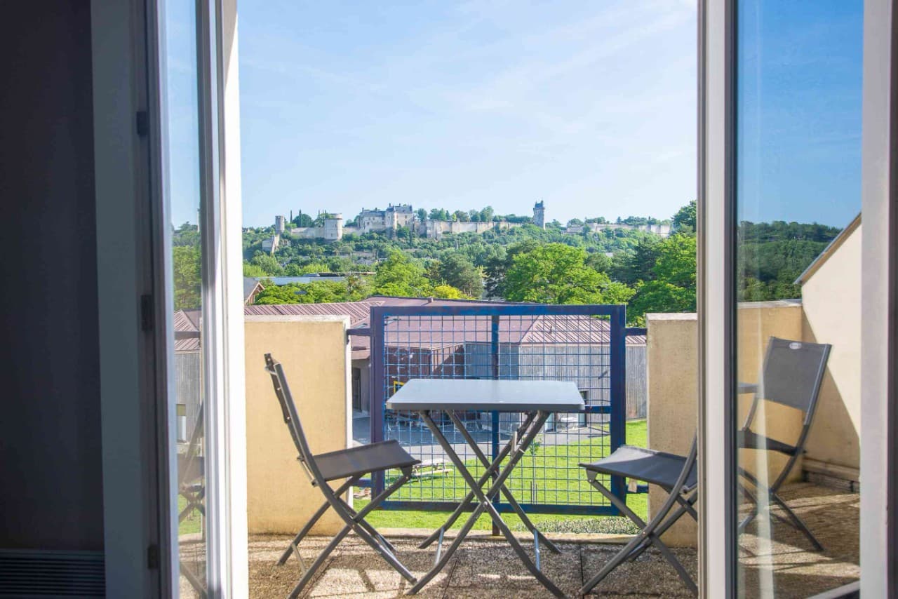 Balvon vue Forteresse Hôtel Ibis Styles Chinon